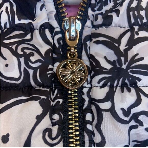 Lilly Pulitzer Elyn Puffer Vest With a Twist - Picture 7 of 9